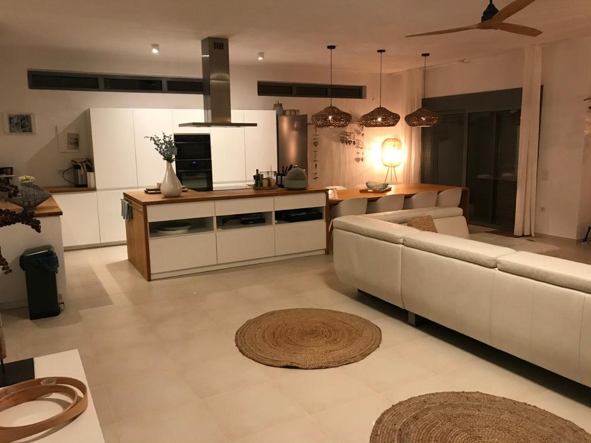 אלונדה Villa Estee, Luxury Villa With Private Infinity Pool And Jacuzzi מראה חיצוני תמונה
