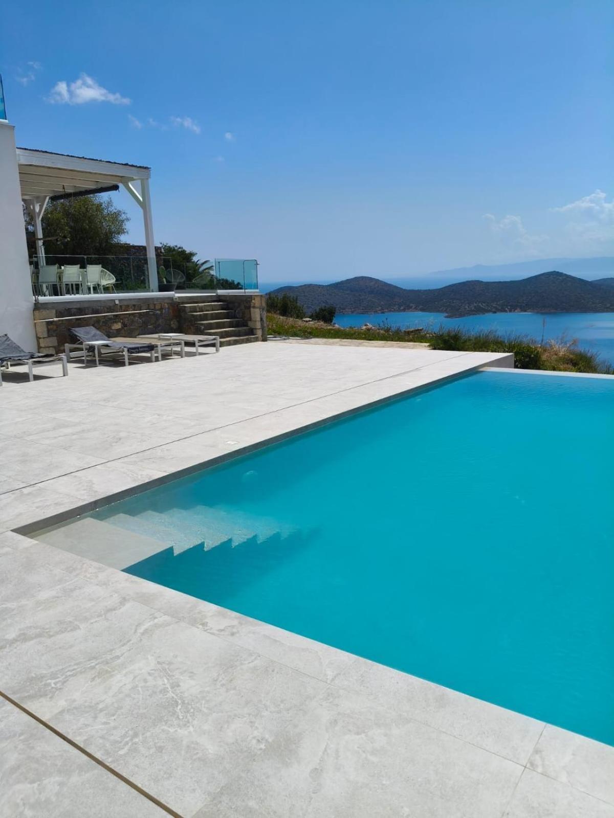 אלונדה Villa Estee, Luxury Villa With Private Infinity Pool And Jacuzzi מראה חיצוני תמונה