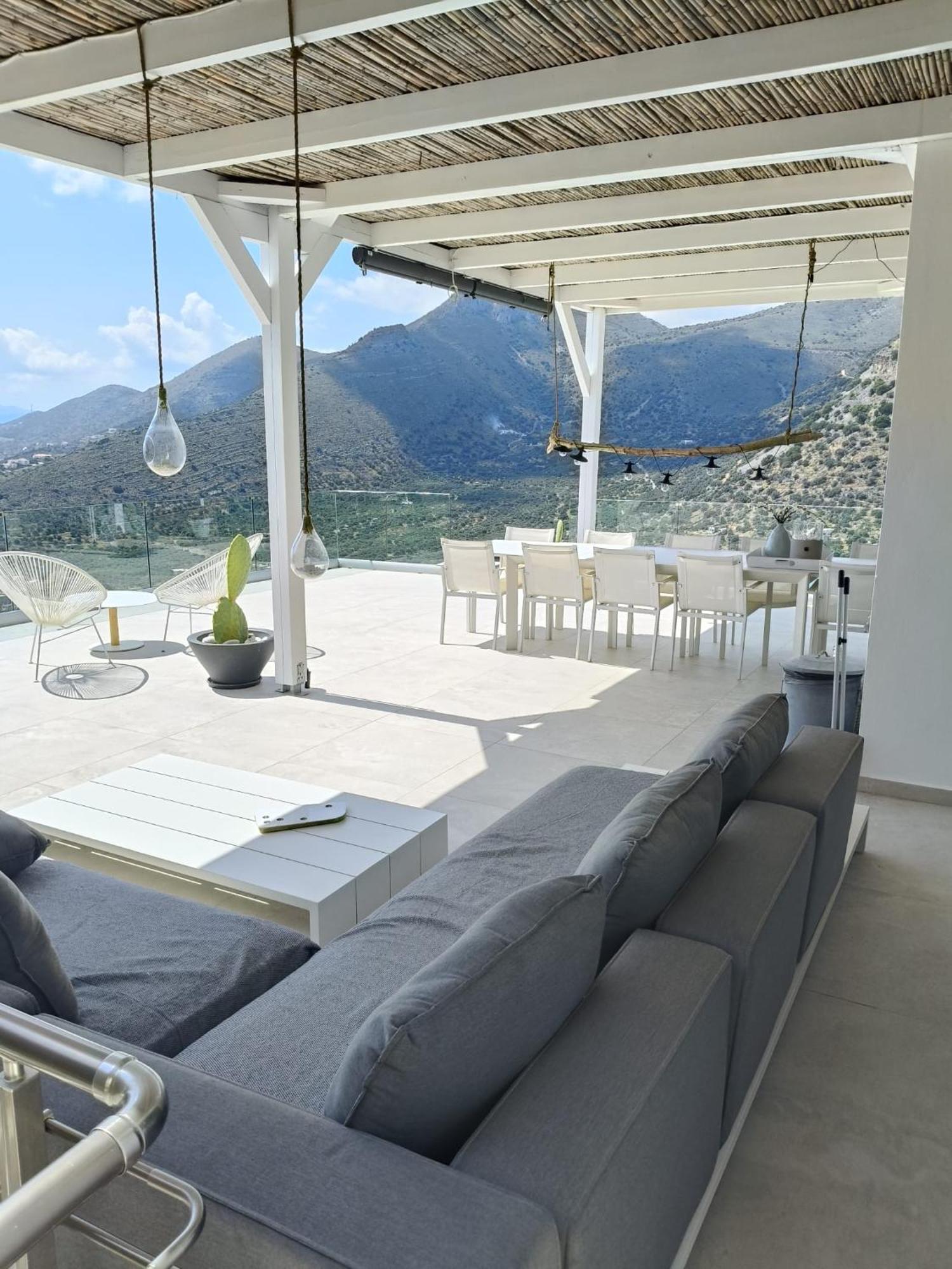 אלונדה Villa Estee, Luxury Villa With Private Infinity Pool And Jacuzzi מראה חיצוני תמונה