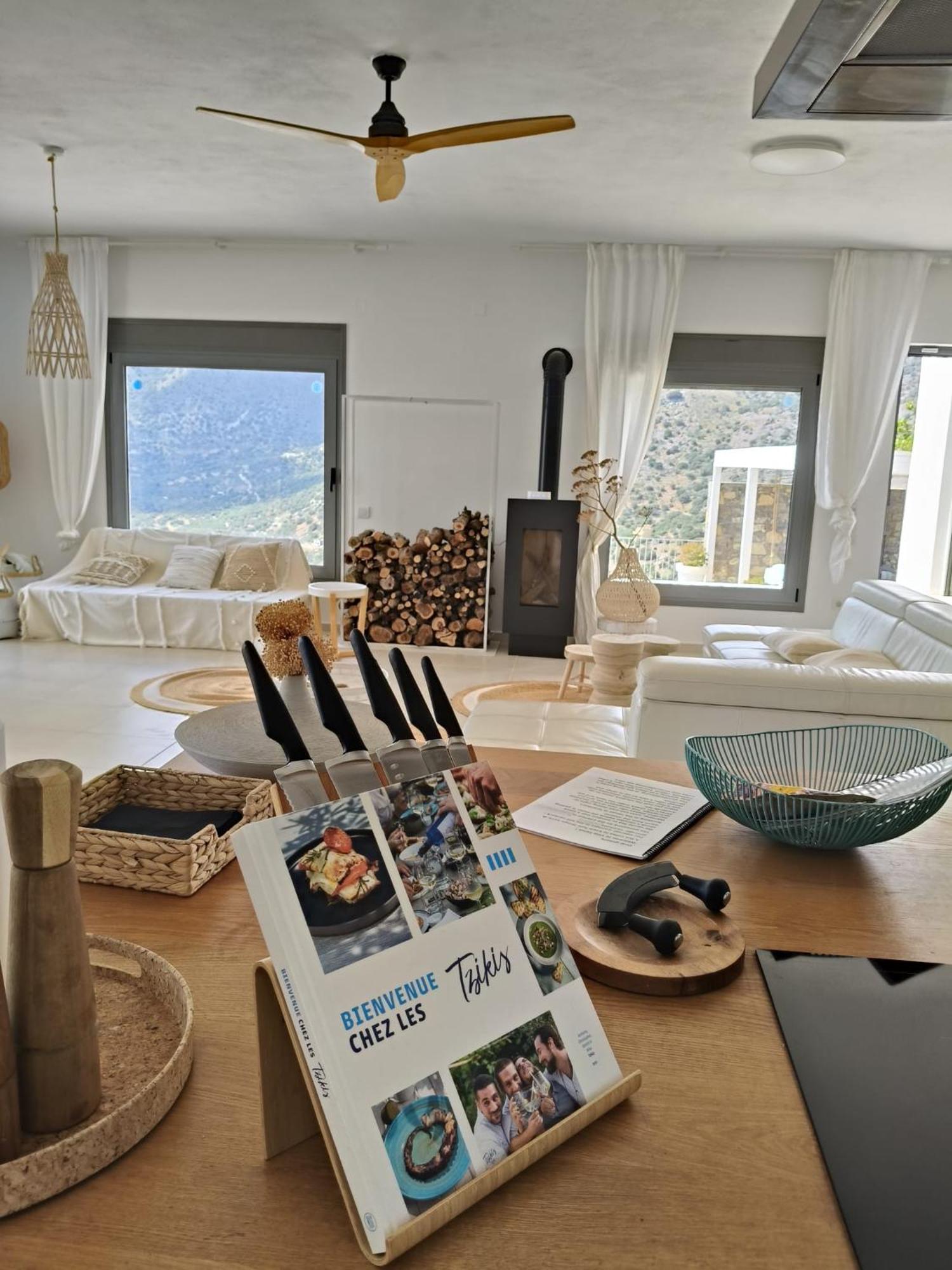 אלונדה Villa Estee, Luxury Villa With Private Infinity Pool And Jacuzzi מראה חיצוני תמונה